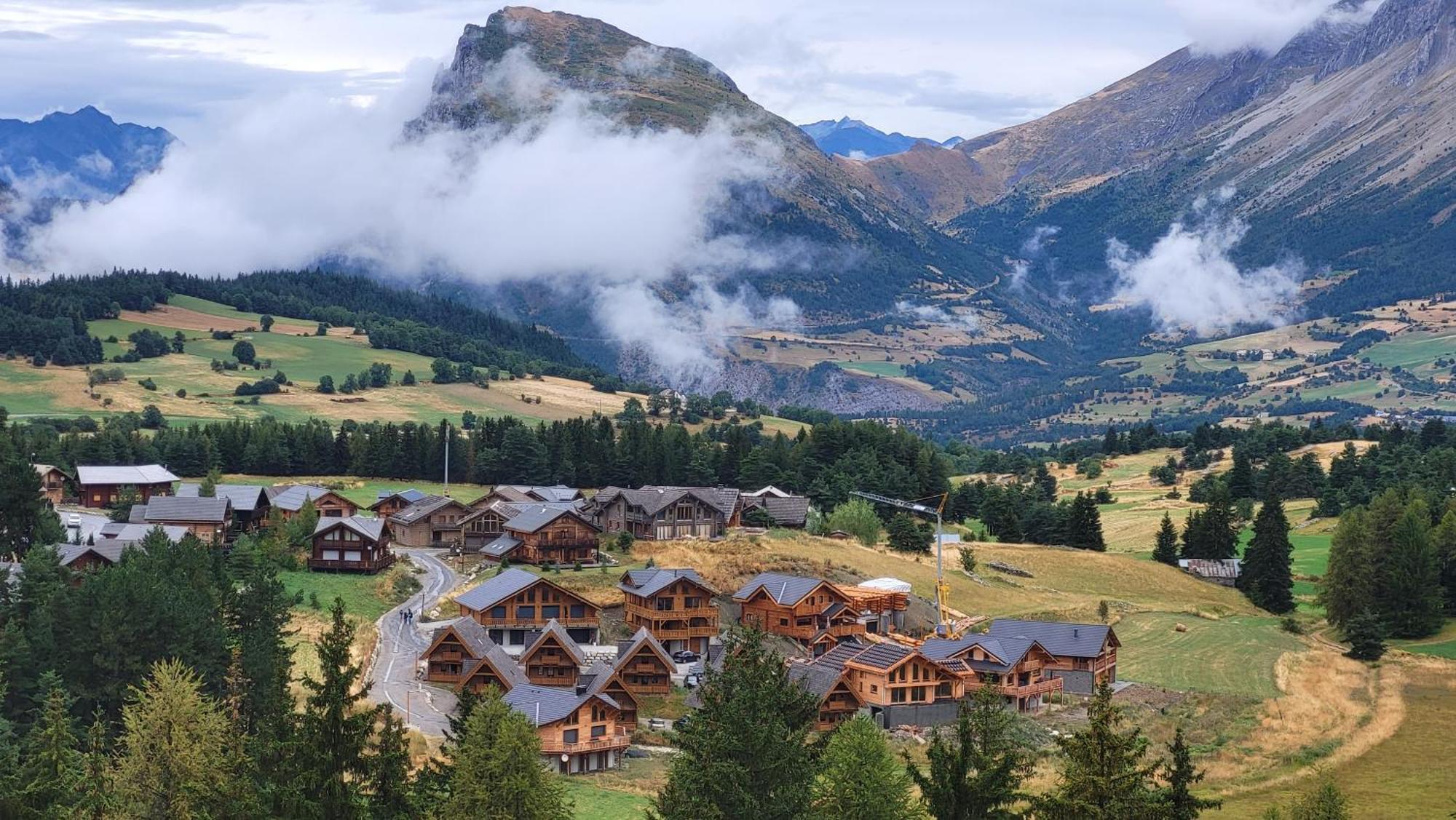Appartement 4 A 6 Personnes - Chalets D'Aurouze - La Joue Du Loup Saint-Étienne-en-Dévoluy Buitenkant foto